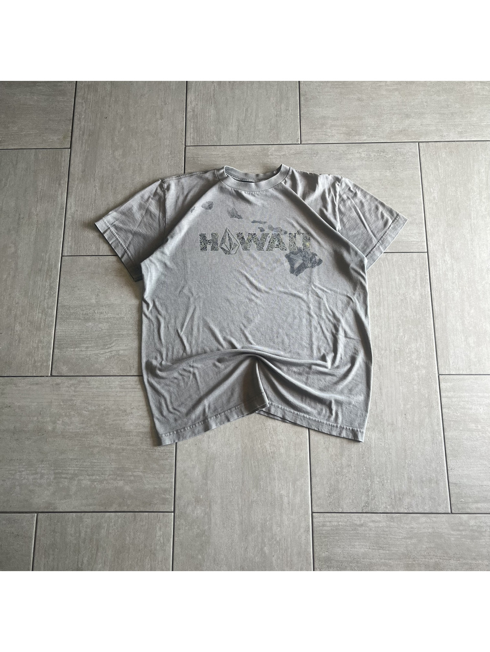 Vintage Volcom Hawaii Graphic T-Shirt Gray Casual Fit Size L